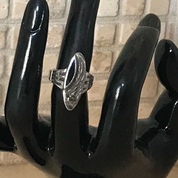 HARLEY DAVIDSON OFFICIAL STERLING SILVER WITH BLACK ONYX INLAY WOMENS RING Sz. 5 - Picture 4 of 12